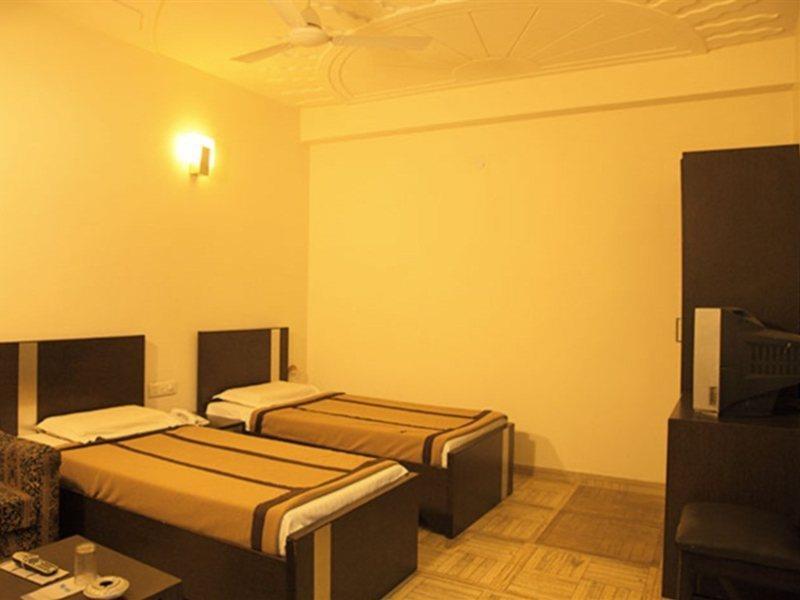 Indira International Inn Nowe Delhi Zewnętrze zdjęcie
