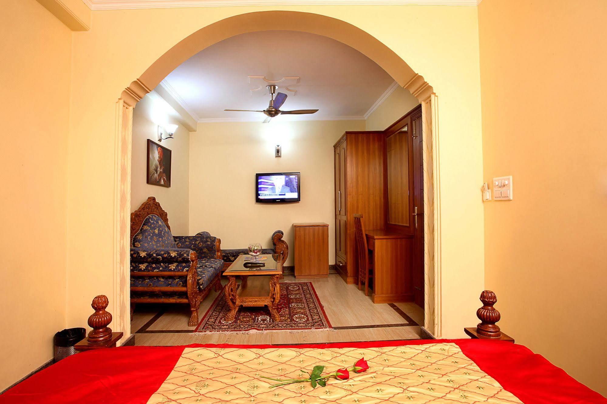 Indira International Inn Nowe Delhi Zewnętrze zdjęcie
